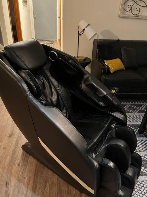 Paradise Oasis Near Lake *Full Body Massage Chair* Лонгвю Екстериор снимка